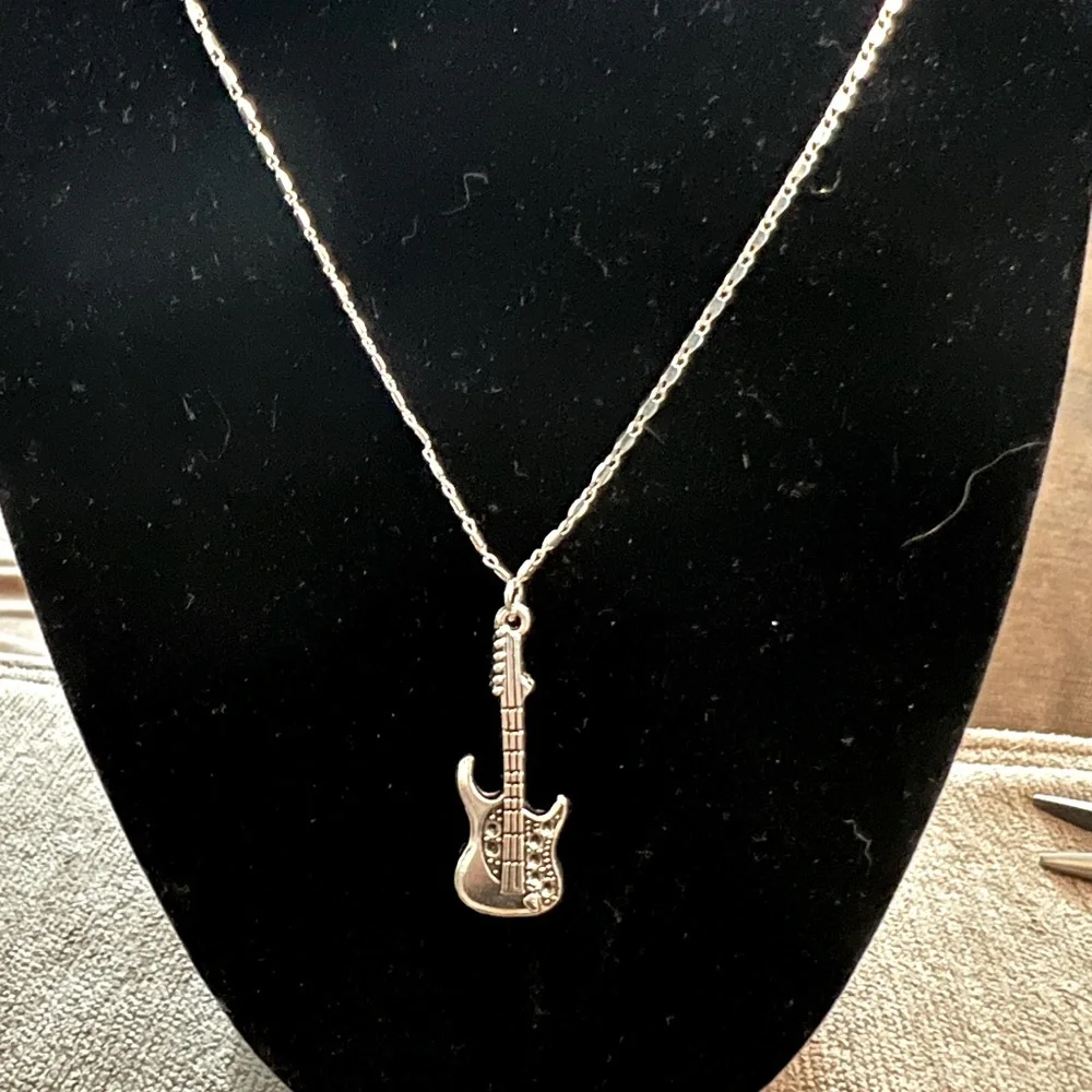 Silver Electric Guitar Necklace - Picture 1 of 3